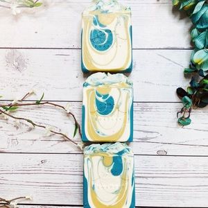 Green citrus cactus fresh flowers and light coconut musk and sandal wood base